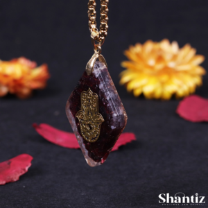 Orgonite-pendentif-grenat-main-de-Fatma
